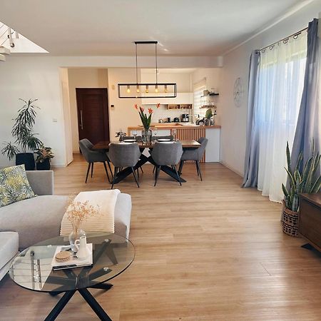 Modern Villa In Grand Bay - Short Walk To Beach Kültér fotó