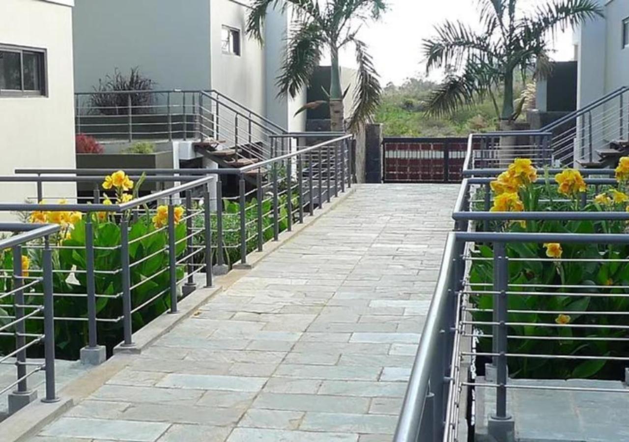 Modern Villa In Grand Bay - Short Walk To Beach Kültér fotó