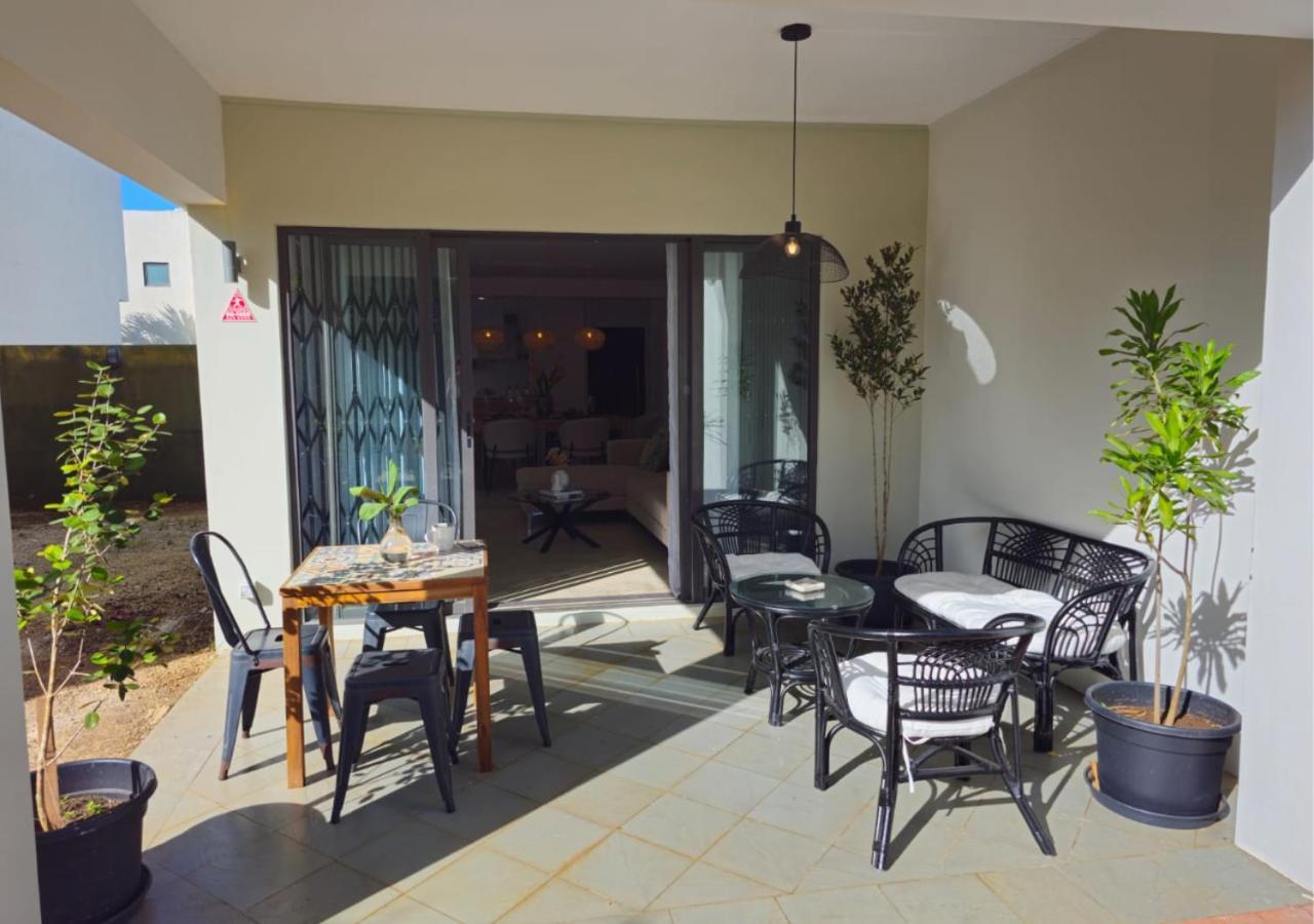 Modern Villa In Grand Bay - Short Walk To Beach Kültér fotó