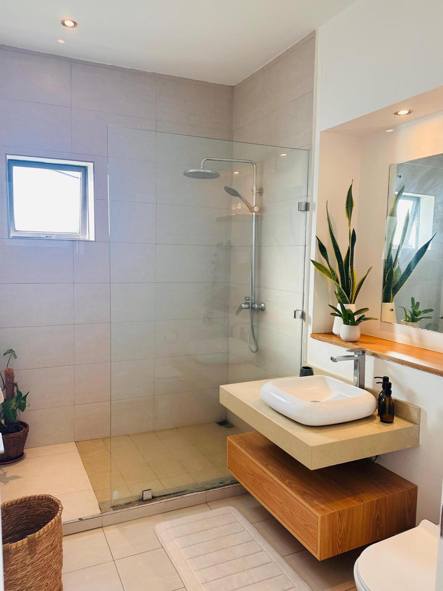 Modern Villa In Grand Bay - Short Walk To Beach Kültér fotó